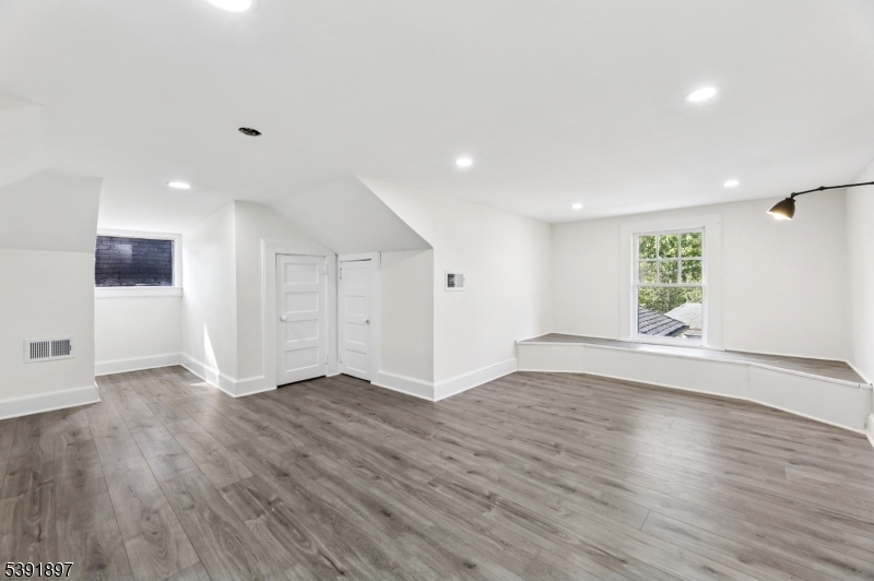 EASTSIDE MANOR SECTION - Residential