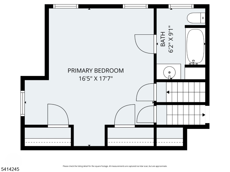 Main image without alt text