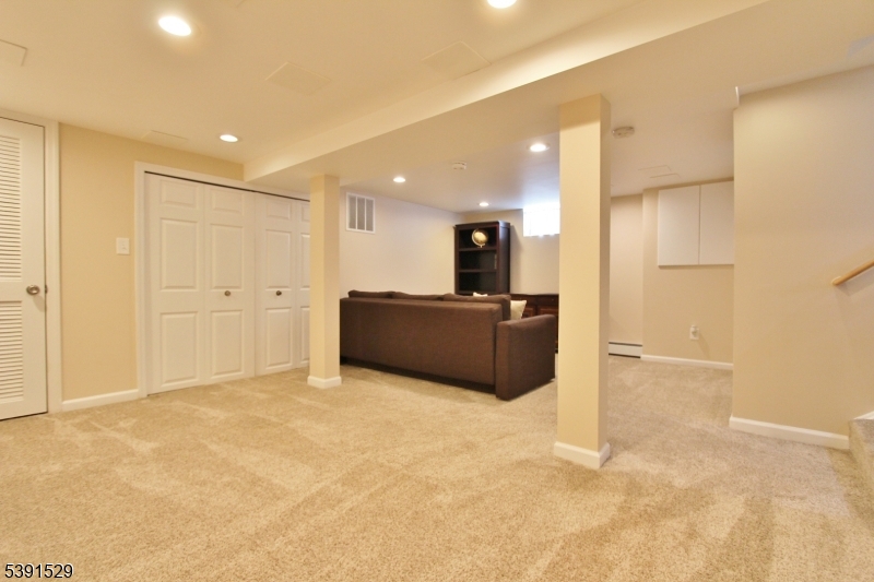 South Plainfield Boro, New Jersey 07080, United States, 3 Bedrooms Bedrooms, ,4 BathroomsBathrooms,Residential,Coming Soon,227822