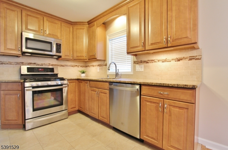 South Plainfield Boro, New Jersey 07080, United States, 3 Bedrooms Bedrooms, ,4 BathroomsBathrooms,Residential,Coming Soon,227822