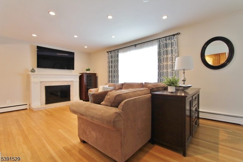 South Plainfield Boro, New Jersey 07080, United States, 3 Bedrooms Bedrooms, ,4 BathroomsBathrooms,Residential,Coming Soon,227822