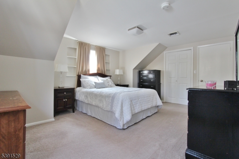 South Plainfield Boro, New Jersey 07080, United States, 3 Bedrooms Bedrooms, ,4 BathroomsBathrooms,Residential,Coming Soon,227822