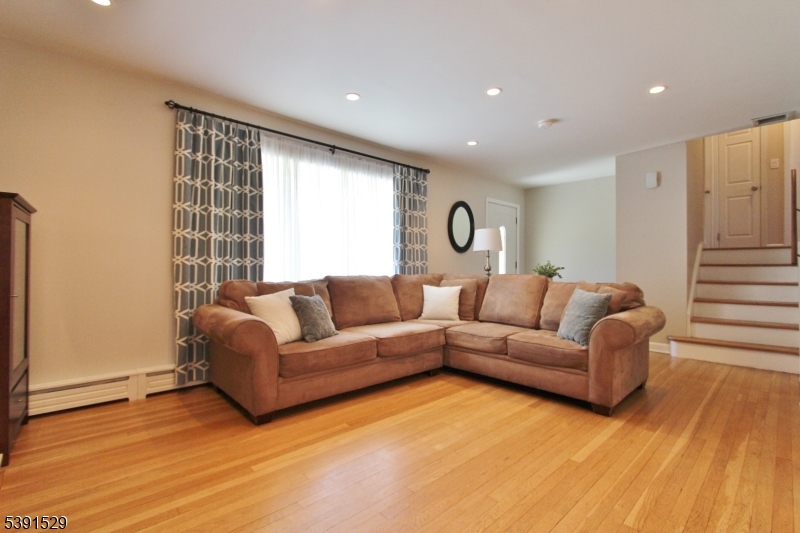 South Plainfield Boro, New Jersey 07080, United States, 3 Bedrooms Bedrooms, ,4 BathroomsBathrooms,Residential,Coming Soon,227822