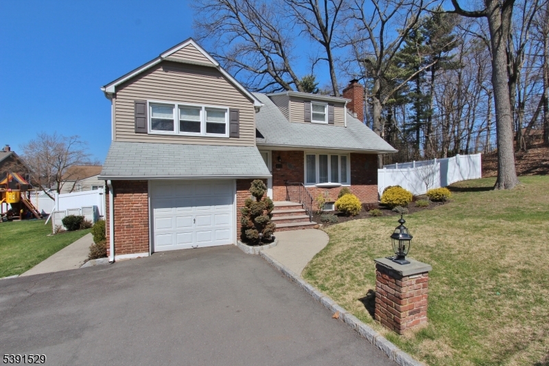 South Plainfield Boro, New Jersey 07080, United States, 3 Bedrooms Bedrooms, ,4 BathroomsBathrooms,Residential,Coming Soon,227822