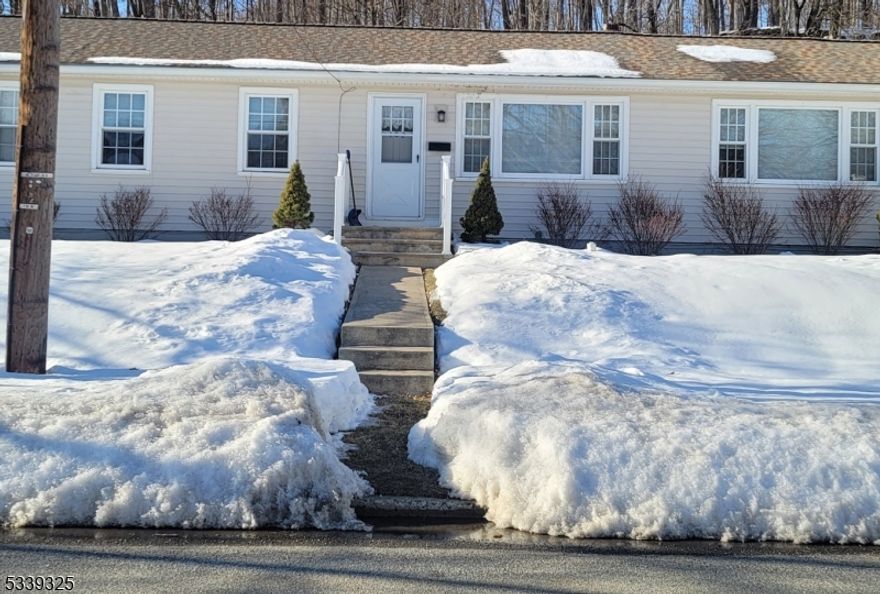 3 Units side by side. Center unit available. Unit has front and rear entrance. Seperate gas and electric. Unit has refrigerator, stove, garage, washer and dryer. Renovated kitchen and bath. Extra parking and one car gagrage plus storage. Garage under unit with own entrance. Close to shopping.