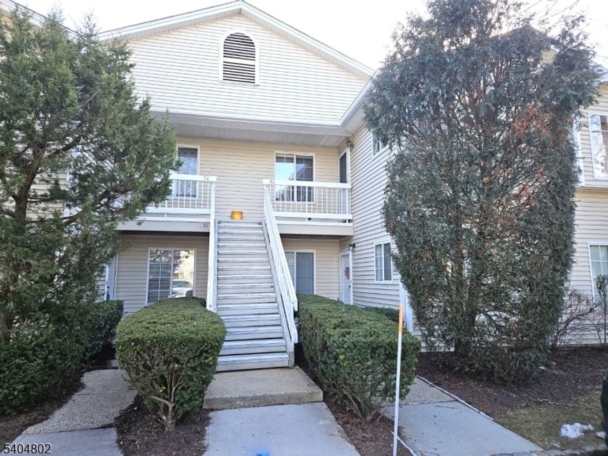 WELL MAINTAINED MAYFIELD "C" MODEL; 2-BR END-UNIT, SECOND FLOOR. SUNNY & BRIGHT WITH PRIVATE DECK.