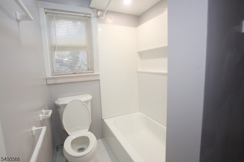 Lake Swannanoa/Oakridge - Residential Lease