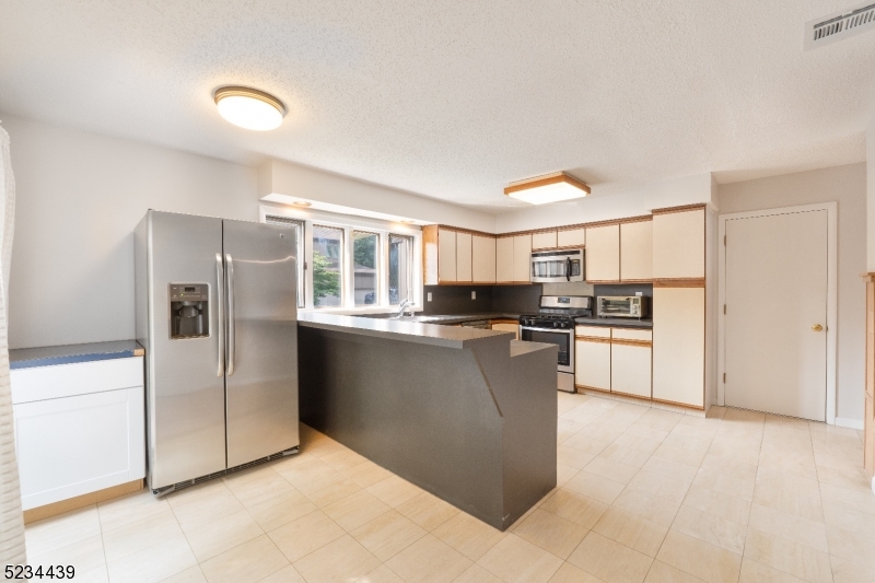 WINDMILL POND - Residential