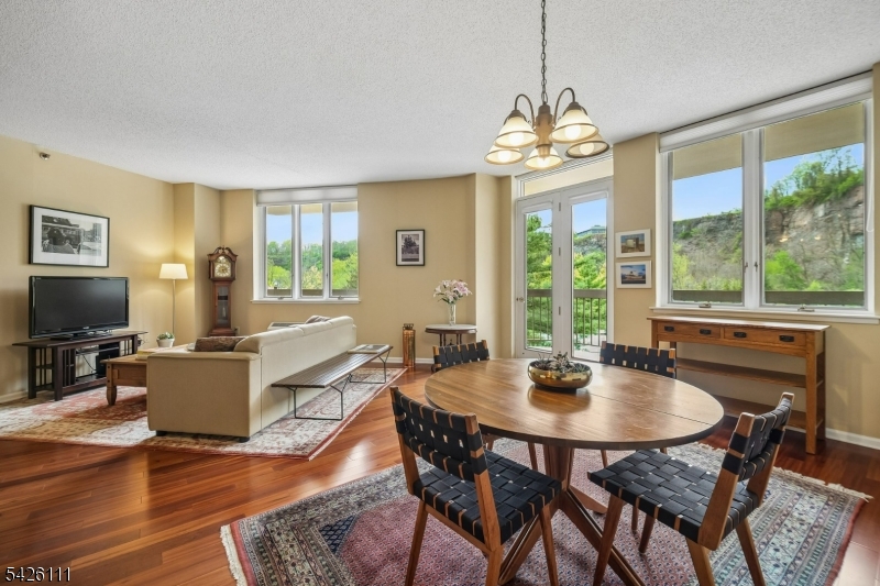 Crown View Manor - Residential