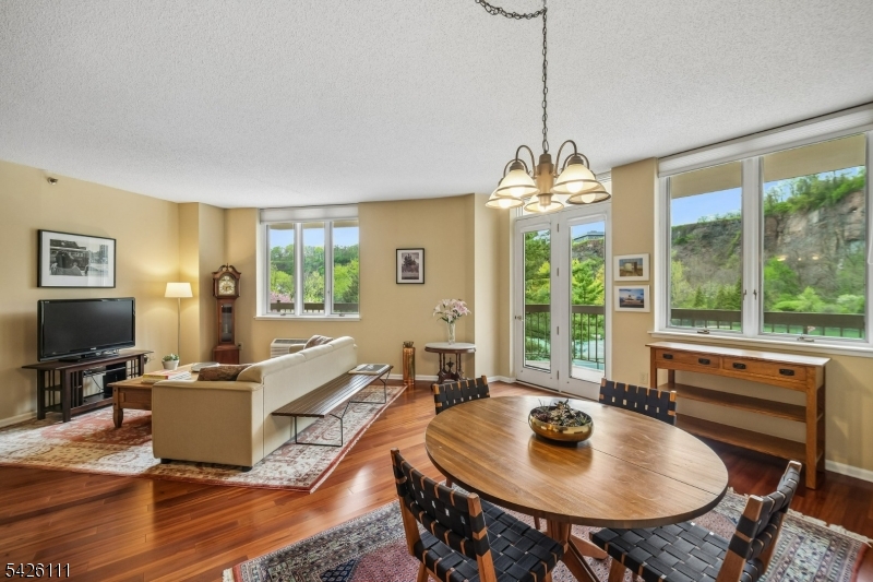 Crown View Manor - Residential