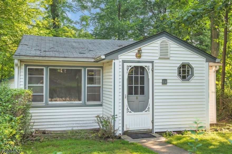 CHARMING ONE LEVEL HOME IS REALLY NICE INSIDE AND OUT AND IS LOCATED ON A PRIVATE SCENIC STREET! SPARKLING CLEAN, NEWLY PAINTED AND READY FOR OCCUPANCY NOW. GREAT FEATURES INCLUDE HARDWOOD FLOORS, FULL BATH WITH TUB SHOWER, BEAUTIFUL BRIGHT KITCHEN WITH SPACE FOR TABLE, BACKYARD PATIO, DETACHED GARAGE AND AMPLE PARKING. LOCATED CLOSE TO CENTER OF TOWN, MAIN LAKE, BEACHES & ACCESS TO ALL MAJOR ROADS. NO SMOKING PERMITTED & A PET MAY BE CONSIDERED ON A PER CASE BASIS. APPLICATION, CREDIT CHECK & INCOME VERIFICATION NEEDED IN ADVANCE OF LEASE CONSIDERATION THROUGH THE NATIONAL TENANT NETWORK SCREENING. TENANT IS RESPONSIBLE FOR ELECTRIC, HEAT & LAWN MAINTENANCE. RENT INCLUDES WATER & SEWER.TENANT TO PROVIDE PROOF OF TENANT'S INSURANCE/LIABILITY POLICY. MINIMUM TERM IS ONE YEAR...NO SHORT TERM LEASES CONSIDERED.