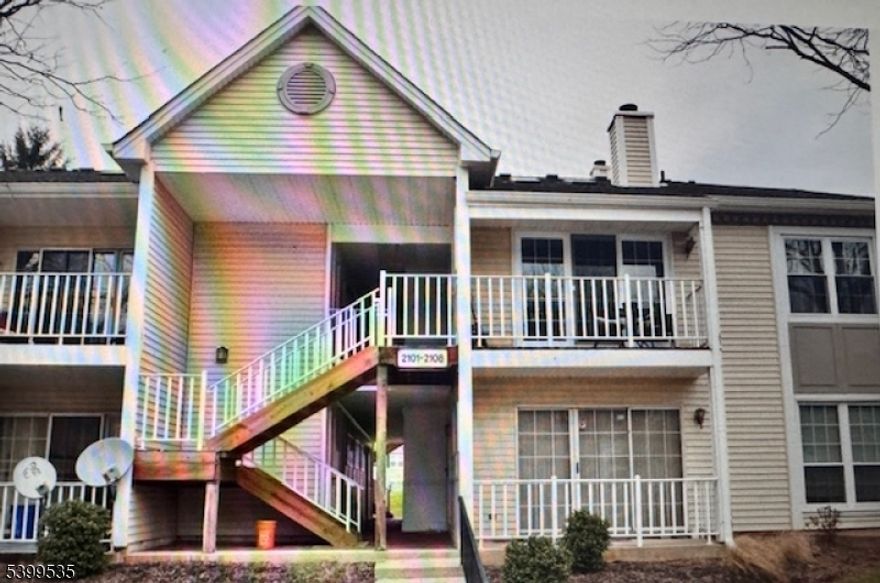 Beautiful Updated 3 Bedroom with one bathrroom in desirable Vanderhaven Farms .Hardwood floors, recess lights throughout, laundry room & LR slider leading to private deck overlooking open area .Community offers large swimming pool, tennis courts, and Pets walk, as well as jogging/biking path. Easy access to highways and NYC trains.