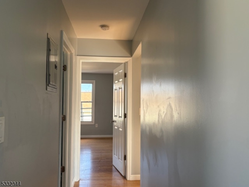 Newark City, New Jersey 07112, United States, 3 Bedrooms Bedrooms, ,1 BathroomBathrooms,Residential,Active,19774