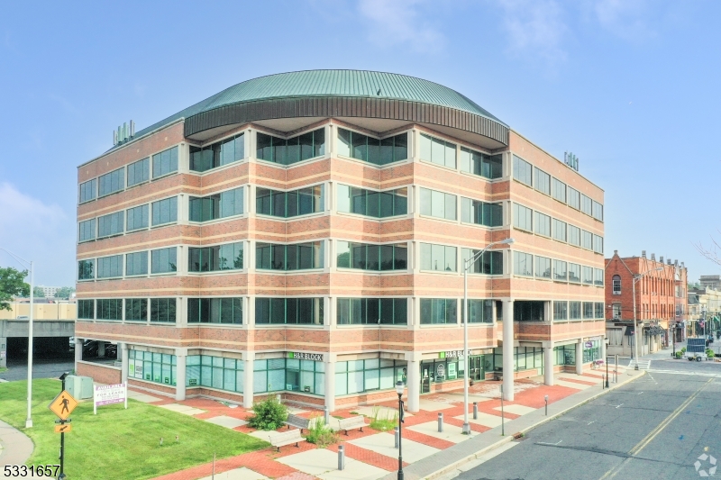 DOWNTOWN/POST OFFICE - Commercial Lease