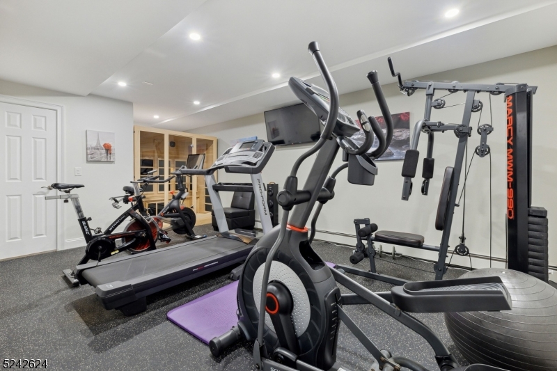 Round Hill - Residential