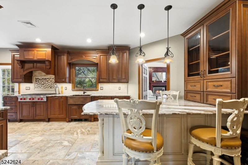 Round Hill - Residential