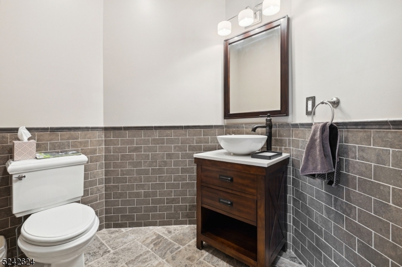 Round Hill - Residential