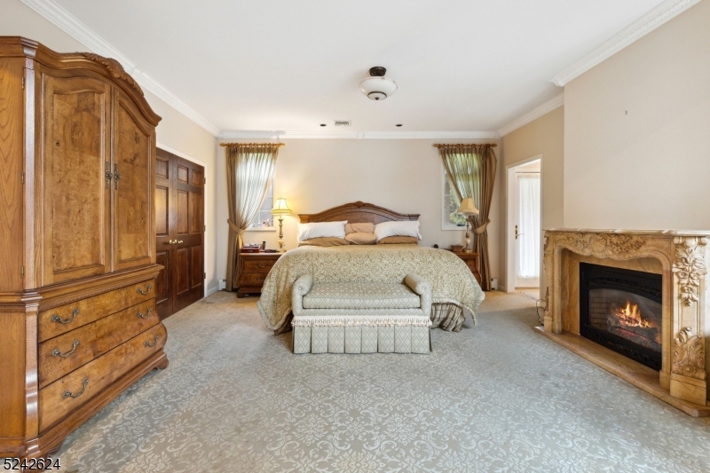 Round Hill - Residential