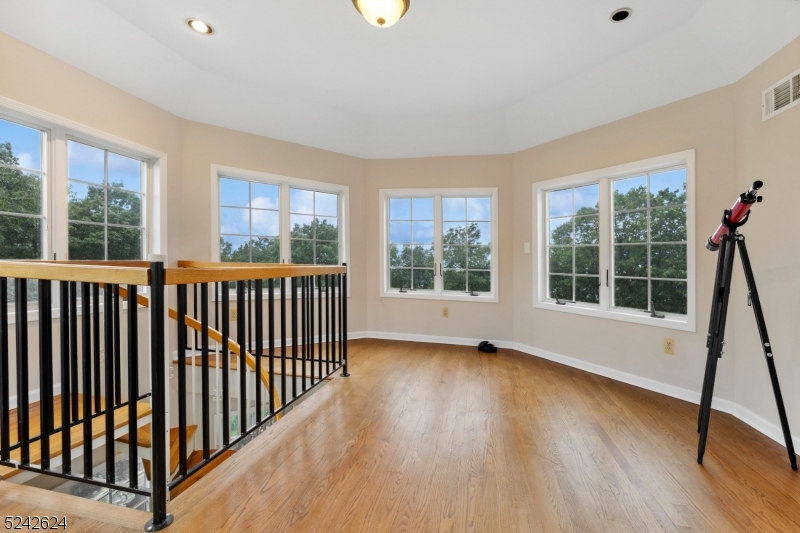 Round Hill - Residential