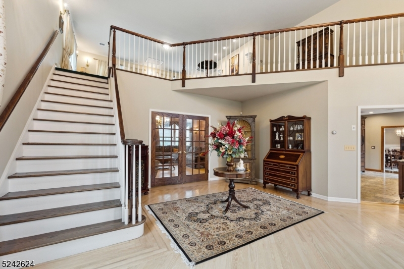 Round Hill - Residential