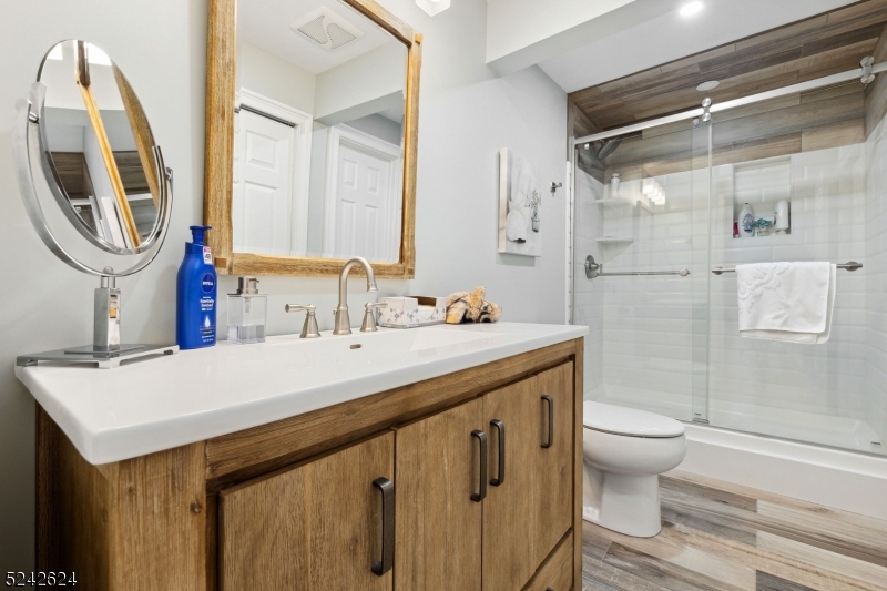 Round Hill - Residential