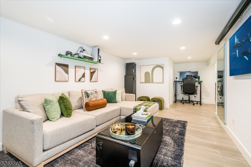 Fairway/Yantacaw Brook - Residential