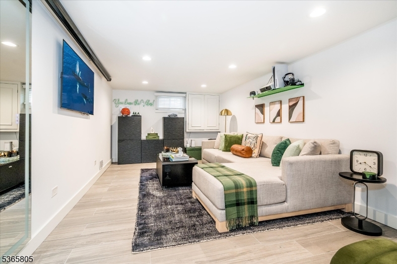 Fairway/Yantacaw Brook - Residential