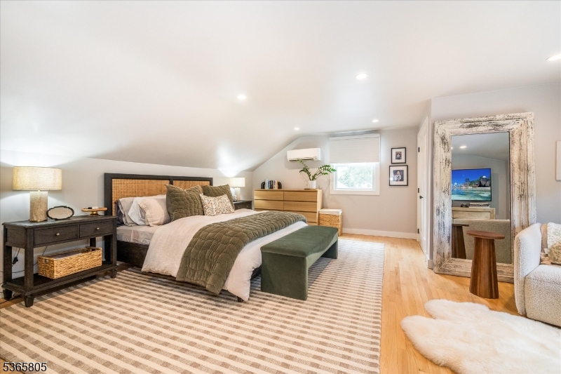 Fairway/Yantacaw Brook - Residential