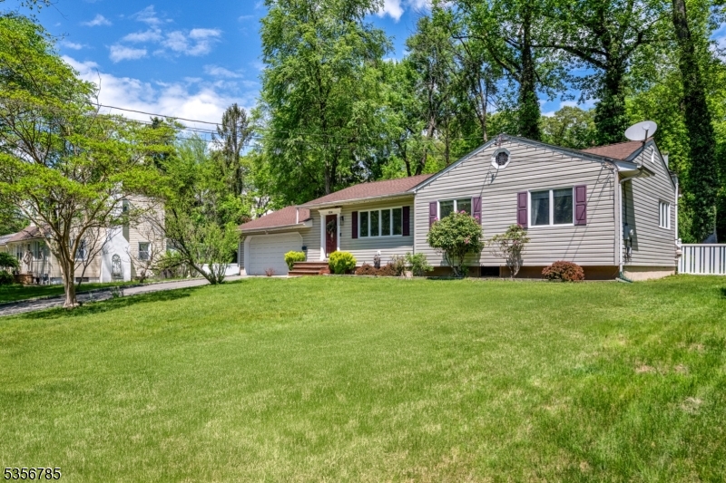 104 Lions Head Dr E