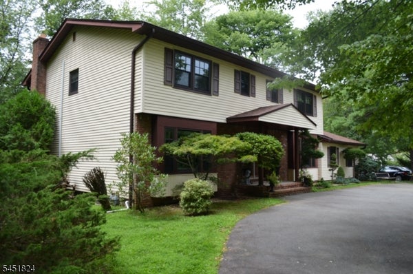 1 GLENBROOK CT, WHIPPANY, NJ 07981 - Image 16caf3d4d0bf3844d7d4e49efa246f95/2061190591