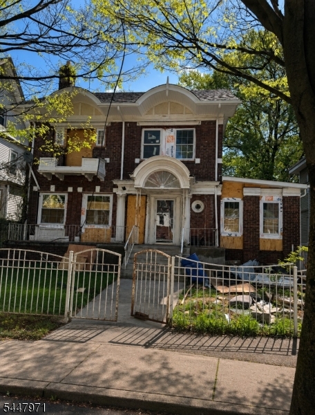 Photo 1 of 1 — 860 S 13Th St, Newark City, NJ 07108
