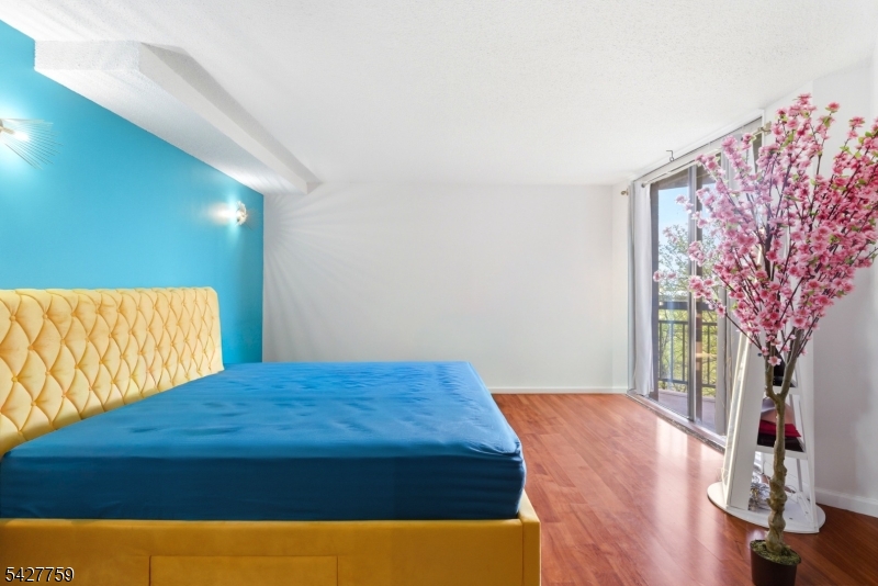 Harmon Cove Tower - Residential