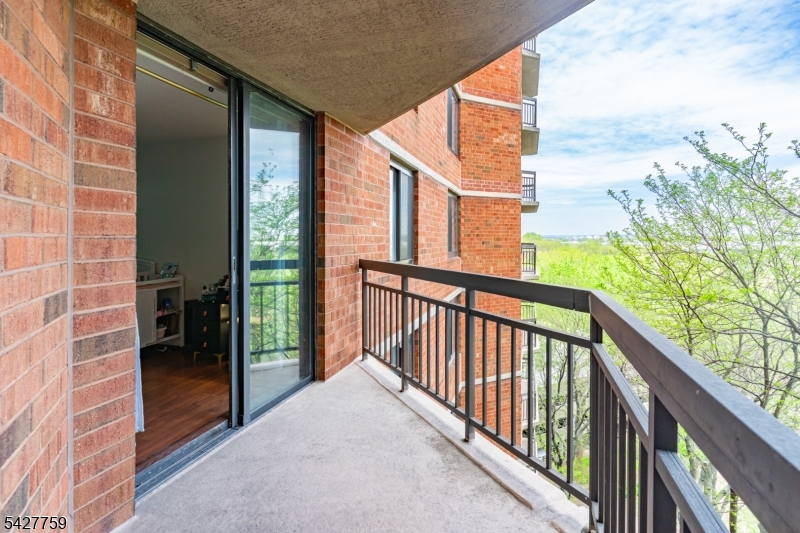 Harmon Cove Tower - Residential