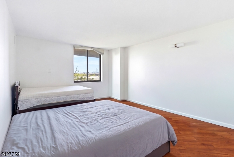 Harmon Cove Tower - Residential