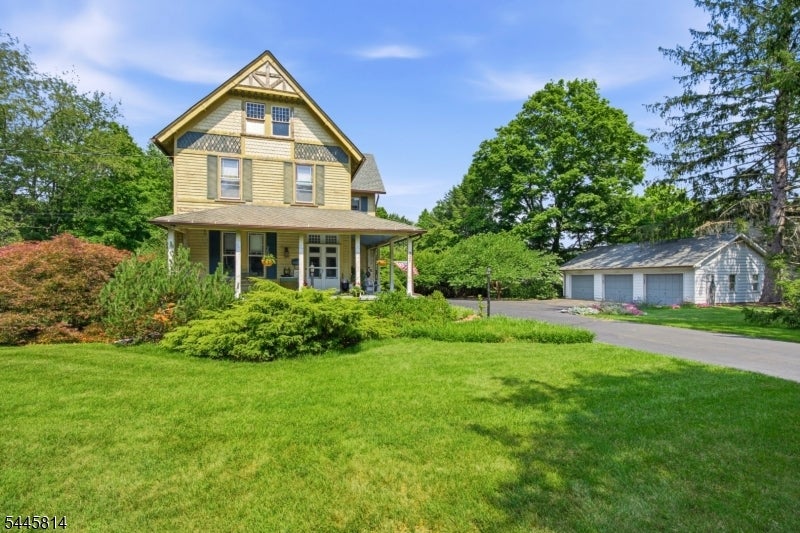 327 Willow Grove St - Photo 3
