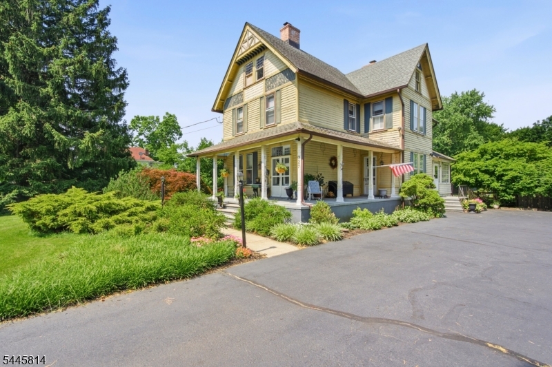 327 Willow Grove St - Photo 2