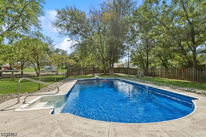 Franklin Twp., New Jersey 08873, United States, 3 Bedrooms Bedrooms, ,2 BathroomsBathrooms,Residential,Pending,119269