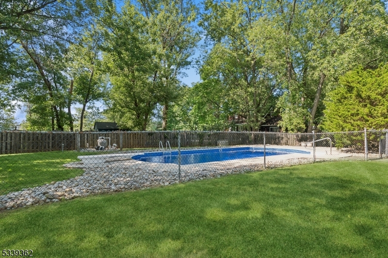 Franklin Twp., New Jersey 08873, United States, 3 Bedrooms Bedrooms, ,2 BathroomsBathrooms,Residential,Pending,119269