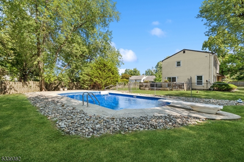 Franklin Twp., New Jersey 08873, United States, 3 Bedrooms Bedrooms, ,2 BathroomsBathrooms,Residential,Pending,119269