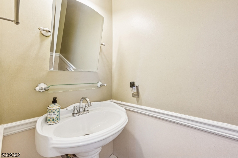 Franklin Twp., New Jersey 08873, United States, 3 Bedrooms Bedrooms, ,2 BathroomsBathrooms,Residential,Pending,119269