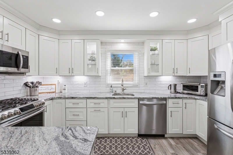 Franklin Twp., New Jersey 08873, United States, 3 Bedrooms Bedrooms, ,2 BathroomsBathrooms,Residential,Pending,119269