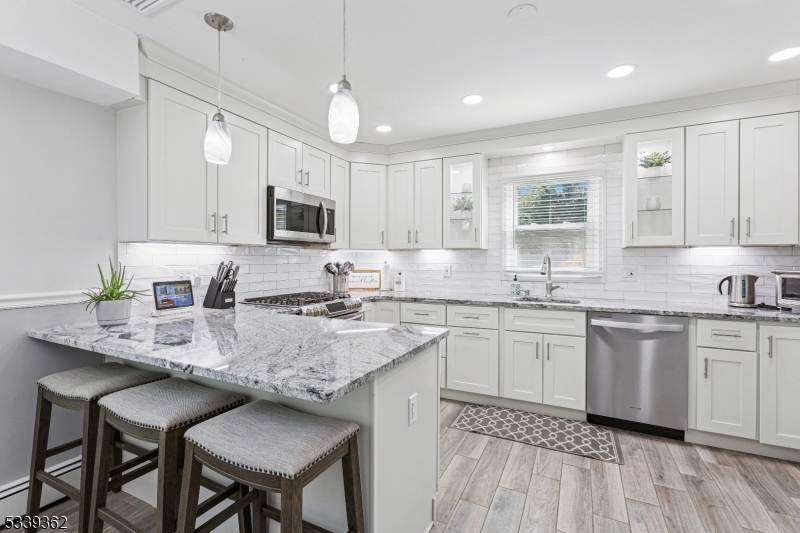 Franklin Twp., New Jersey 08873, United States, 3 Bedrooms Bedrooms, ,2 BathroomsBathrooms,Residential,Pending,119269