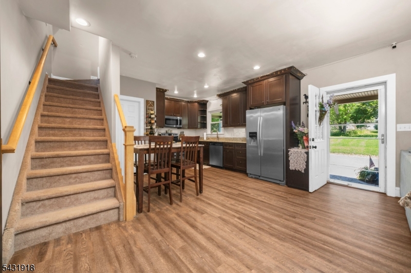 205 Rush Ave - Photo 3