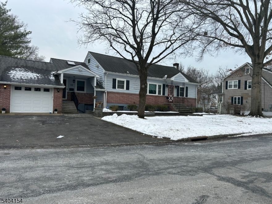 Wonderful and spacious one bedroom apartment in great walk to everything location!  Utilities included.  Washer and dryer provided. Tenant has use the beautiful backyard. Tenant insurance required.