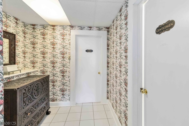 CENTRAL BUSINESS DISTRICT - Commercial Lease