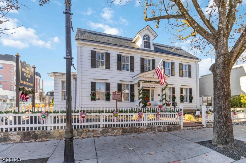 CENTRAL BUSINESS DISTRICT - Commercial Lease