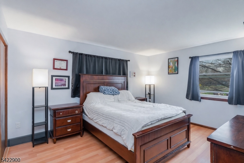 Barry Lakes - Residential