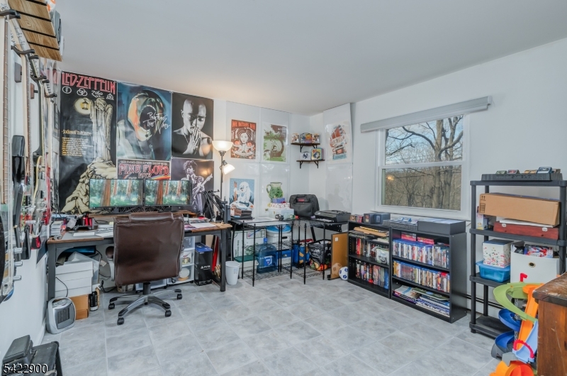 Barry Lakes - Residential