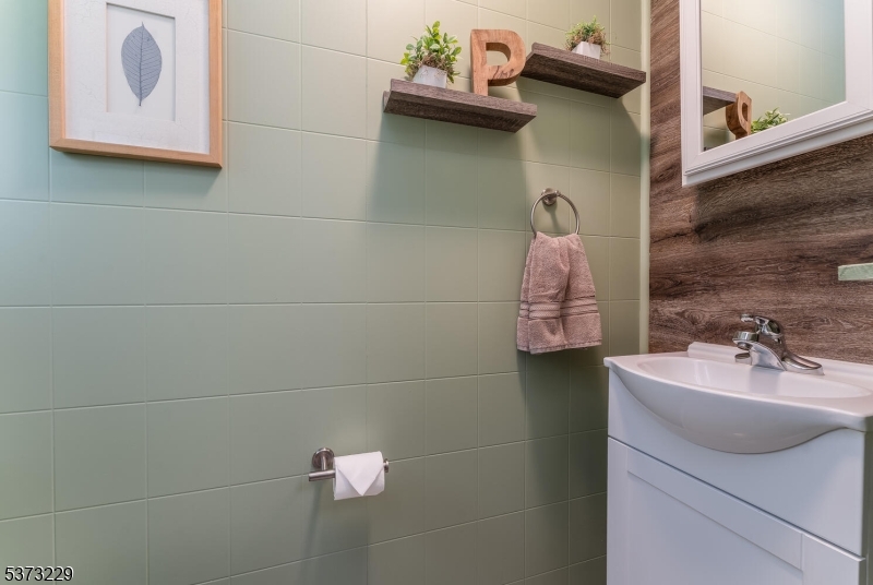 Washington Twp., New Jersey 07882, United States, 3 Bedrooms Bedrooms, ,2 BathroomsBathrooms,Residential,Active,179330