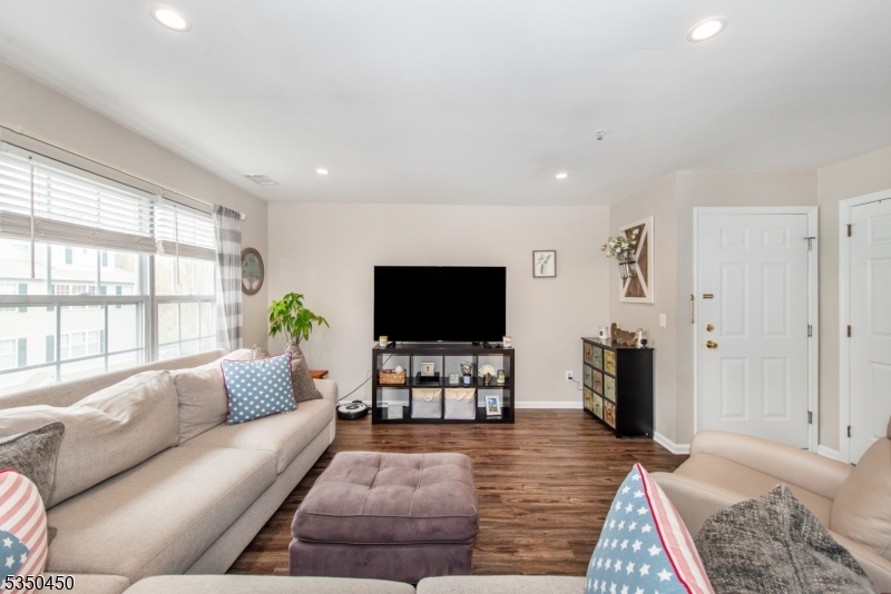 44 Ridgedale Ave 115
